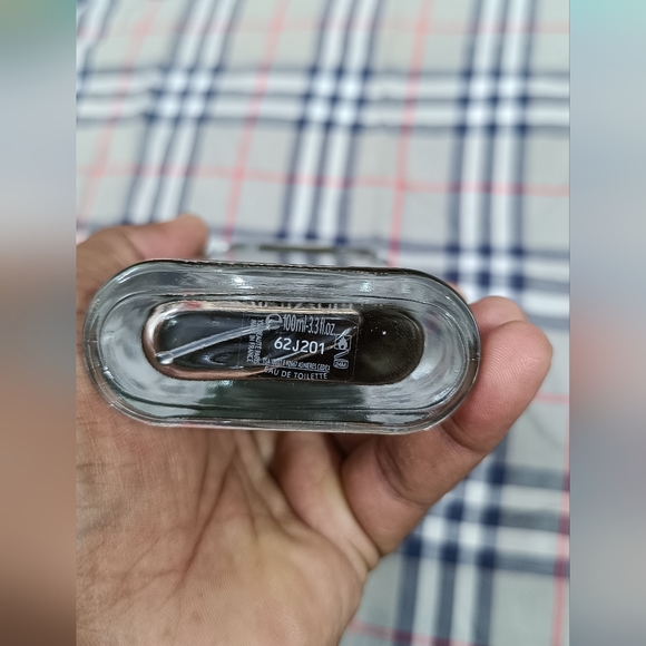 Yves Saint Laurent - Picture 3 of 6